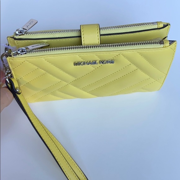 Michael Kors Peyton Sunshine LG Double Zip Wristle - Picture 4 of 6